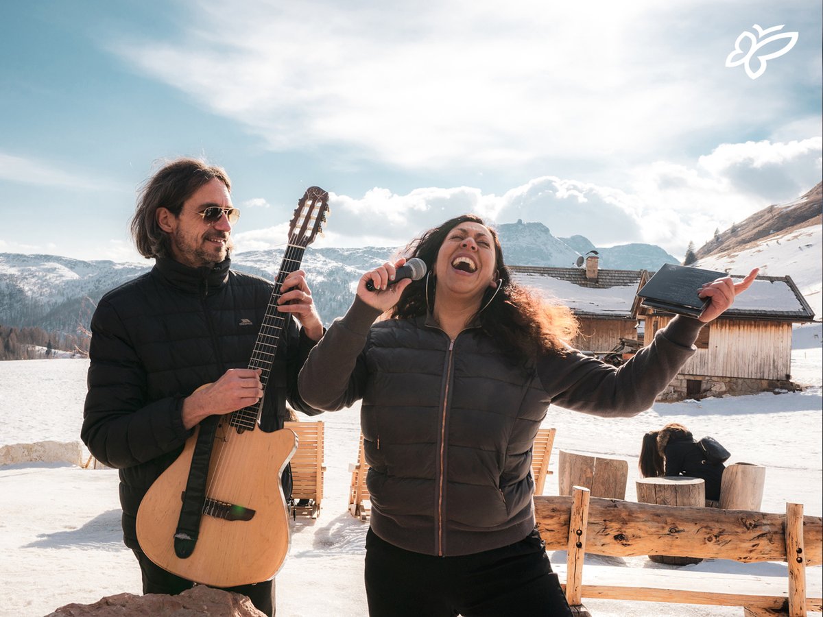 From 8 to 17 March 2024, the sunny terraces of @visitfiemme and @valdifassa will host the 26th Dolomiti Ski Jazz festival! ➡️ tinyurl.com/Dolomiti-Ski-J… [📷 M. Rizzi] #visittrentino #trentinowow #winterintrentino