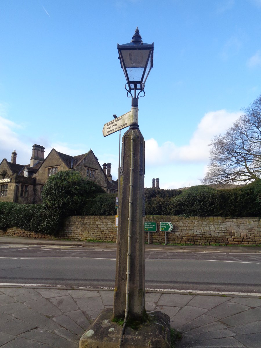 HelenRo88542779's tweet image. Happy #FingerpostFriday and 1st day of #MeteorologicalSpring; hoping for a run of drier weather soon🙏. Found this lovely lamp giving directions in Rowsley, Derbyshire. #SpottedOnMyWalk