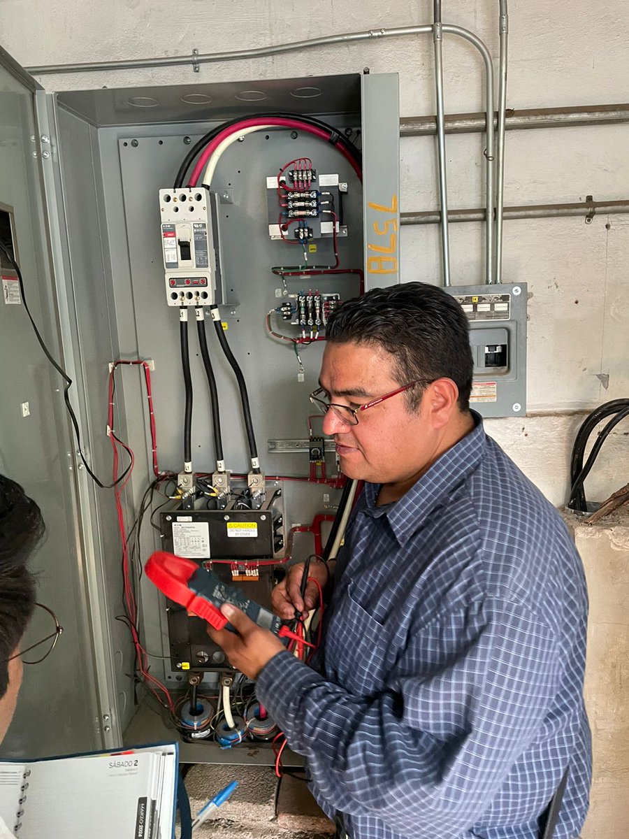 Cmunicipios1's tweet photo. El día de ayer, funcionarios de la @CONUEE_mx  y
@SacmexCDMX  realizaron visitas técnicas a los sitios de extracción de agua de la Ciudad de México, para conocer el desempeño energético e identificar medidas de #EficienciaEnergética aplicables. https://t.co/wo0SBw25Sb