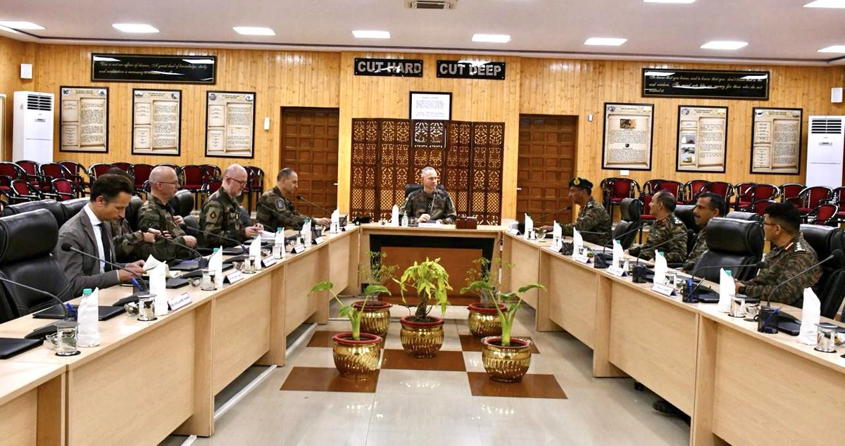 General Pierre Schill, Chief of Army Staff #FrenchArmy,  visited #BattleAxeDivision at #Jaisalmer & was briefed on areas of expertise of #IndianArmy operating in deserts. Visit will contribute towards overall enhancement of military cooperation between the two countries.

@adgpi