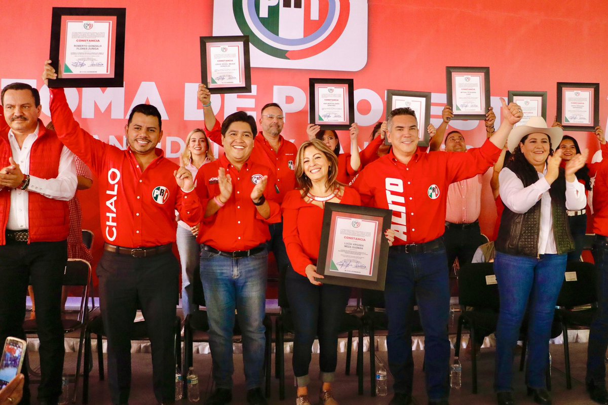 LucyMezaGzm's tweet photo. Hoy recibí mi constancia por parte del @PRI_Nacional como candidata a la gubernatura de #Morelos. Gracias por tanto apoyo, calor y valor humano, gracias @alitomorenoc, @j_marquezmx y tod@s los liderazgos, militantes y simpatizantes del #PRI que nos acompañan en este proceso. 🇲🇽🕊️ https://t.co/HvnyRCAhWy