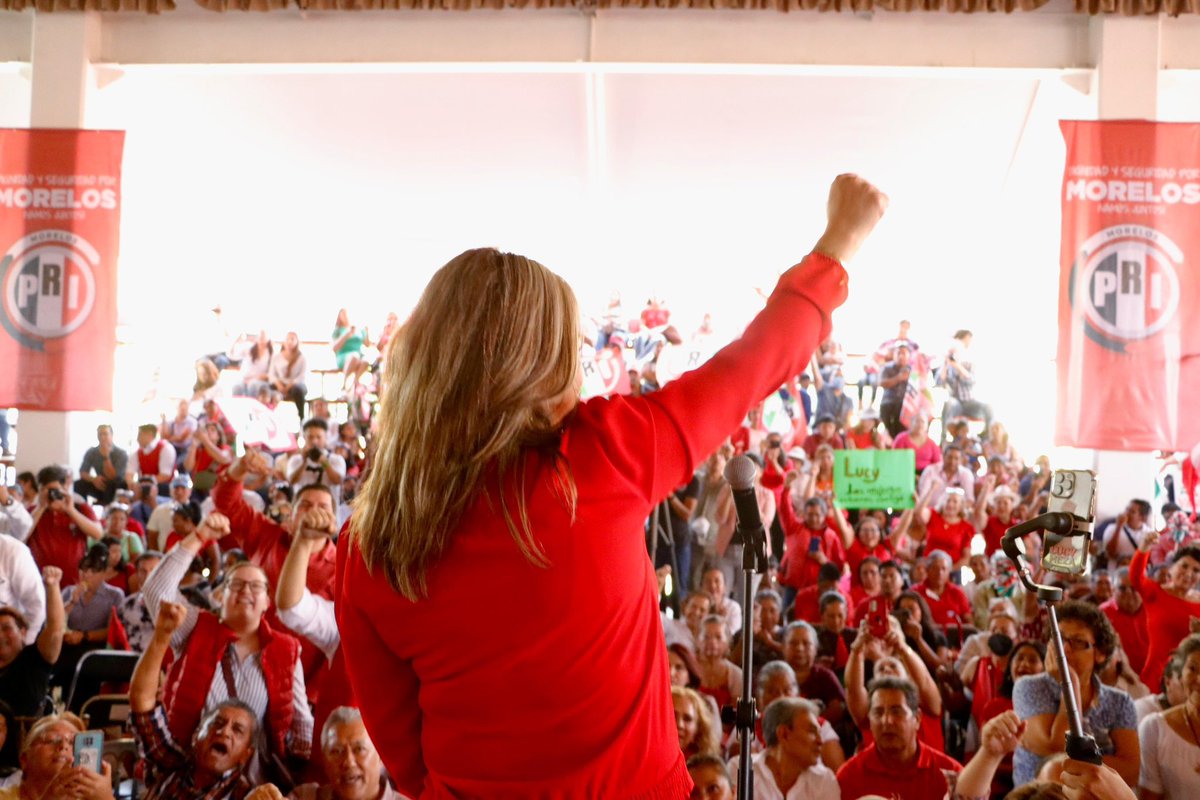 LucyMezaGzm's tweet photo. Hoy recibí mi constancia por parte del @PRI_Nacional como candidata a la gubernatura de #Morelos. Gracias por tanto apoyo, calor y valor humano, gracias @alitomorenoc, @j_marquezmx y tod@s los liderazgos, militantes y simpatizantes del #PRI que nos acompañan en este proceso. 🇲🇽🕊️ https://t.co/HvnyRCAhWy