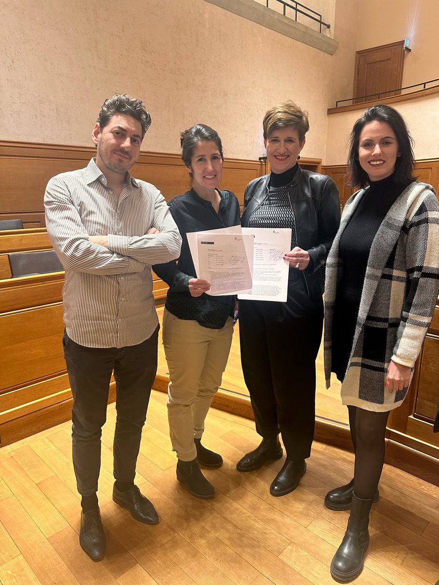 Heute haben <a href="/zeilenslam/">Milena Daphinoff</a>, <a href="/BernadetteHaefl/">Bernadette Haefliger</a>, <a href="/MoeLindgren/">Maurice Lindgren</a>, #deboraaldergasser und ich 📝 eine kleine Anfrage und ein Postulat zur Klärung der Situation im Zusammenhang mit #babaacademy bzw. #babanews eingereicht. #NeverAgainIsNow