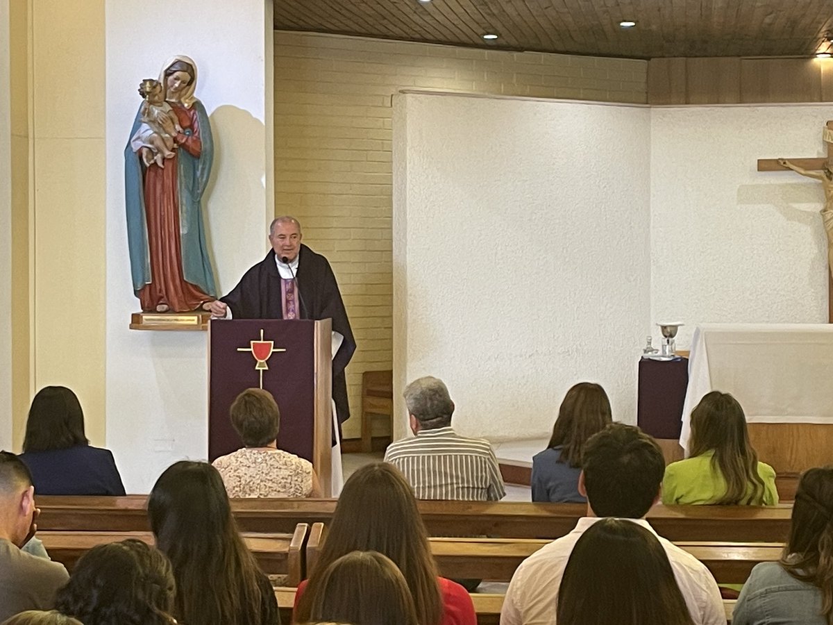 SaintGaspar's tweet photo. Un animado retorno mostraron los Educadores y Educadoras al regresar después de las merecidas vacaciones. Comenzamos celebrando la Eucaristía presidida por nuestro Rector P. Antonio Baus Bou. https://t.co/8XJoZHMFuo