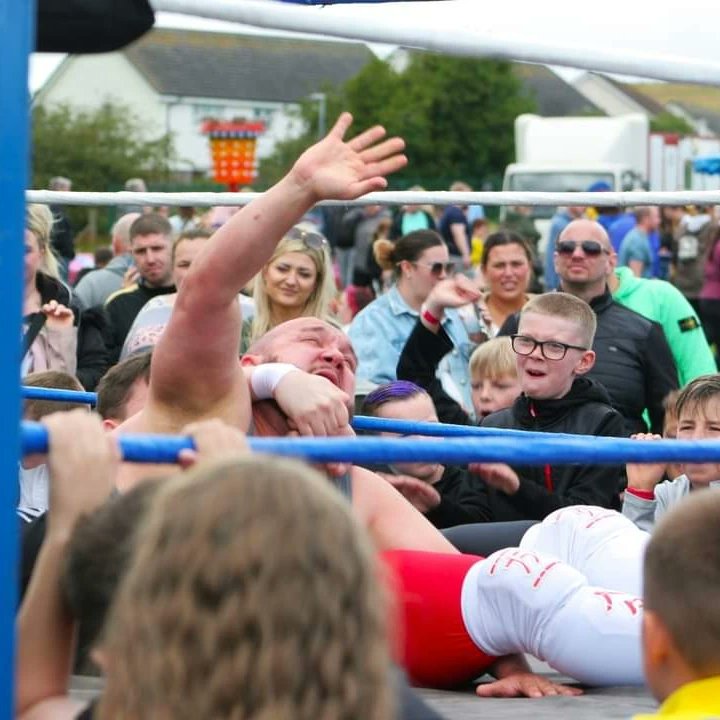 civic_week's tweet photo. 🚨Wrestling Fans!!🚨

Get practising your best heckling!!

World Wide Wrestling League will be back at Cowdenbeath Children's Gala 2024 on Sunday 9th June 🤗. https://t.co/WQhcRGUByO