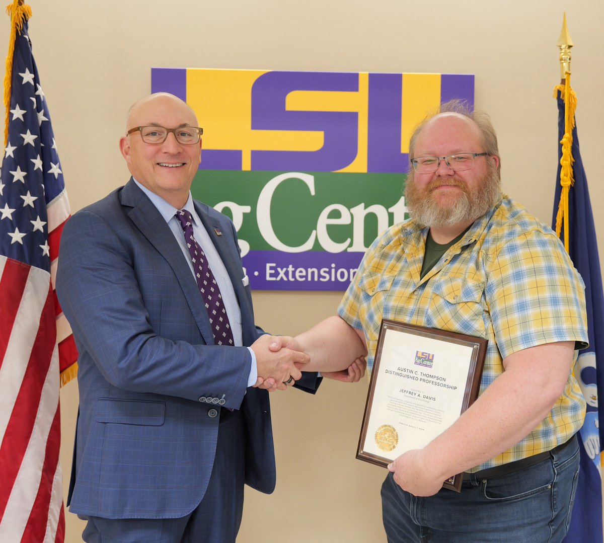 MLeeLSUAg1's tweet photo. Congratulations to Prof. Jeff Davis on receiving the Austin C. Thompson Distinguished Professorship, recognizing his significant contributions to entomology research. This award supports his continued excellence in his outstanding experiment station research program. https://t.co/SVr8la7gxI
