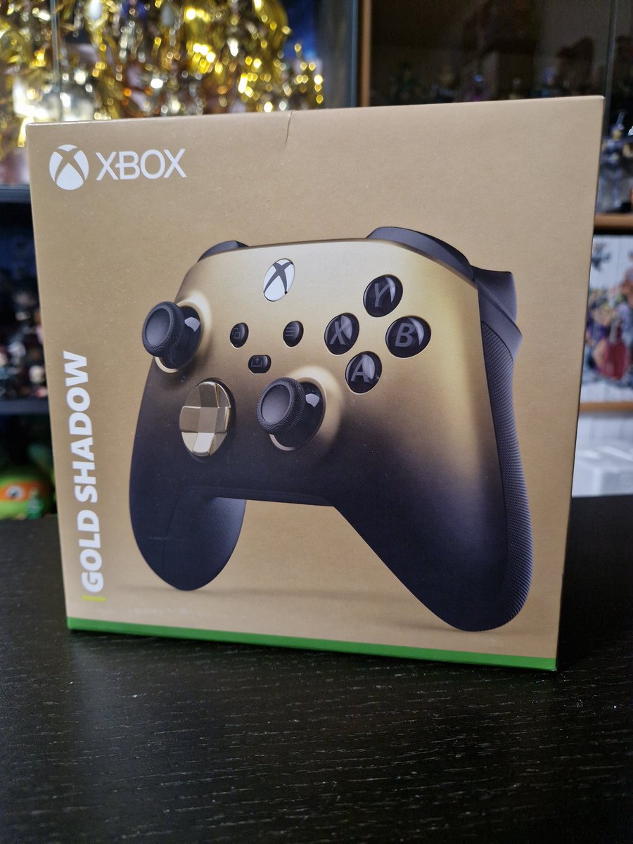 stseiyadono's tweet photo. Un de mes cadeaux de depart offert par mes collègues 😍
#xbox #gamepad #pad #manette #gold #shadow #goldshadow https://t.co/qS70fT6BJj