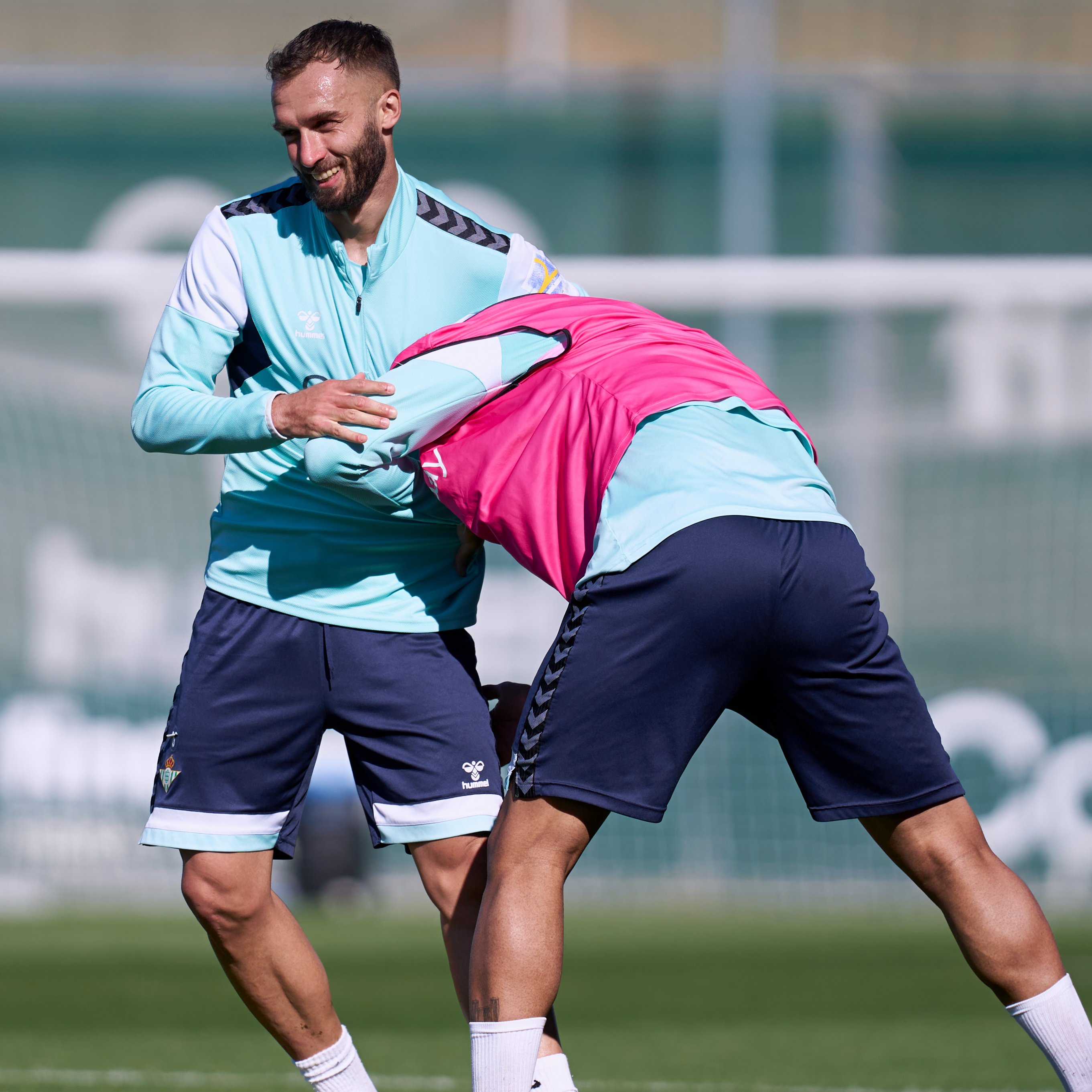 Real Betis Balompié 🌴💚 on X: 🏆🏆🏆💚 Señoras y señoras, niños