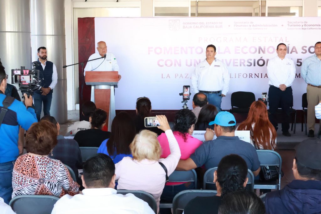 VictorCastroCos's tweet photo. 2/2 Además, proporcionamos microfinanciamientos del Programa Estatal de Fomento a la Economía Social #PEFES, a 79 familias con una inversión de 1.5 millones de pesos, con el que se impulsan actividades económicas, contribuyendo a la #ConsolidaciónDeLaTransformación. https://t.co/285rhNAOIl