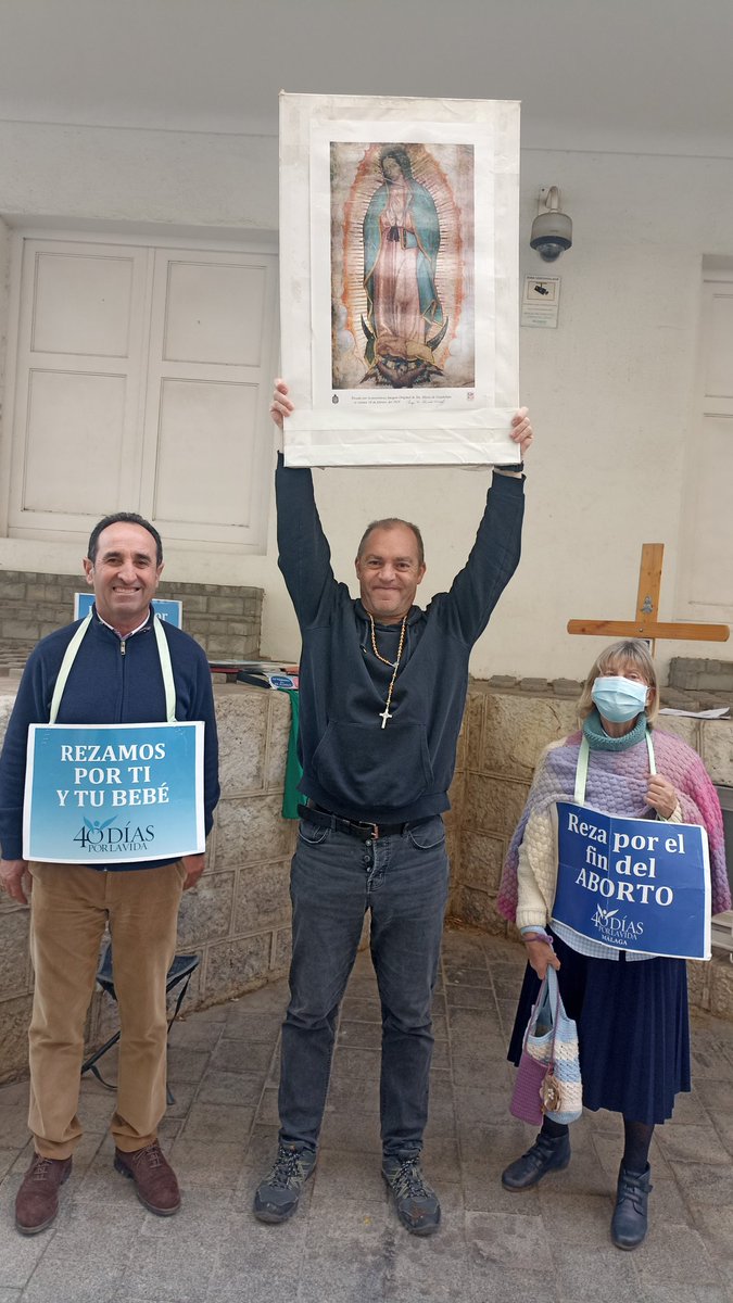 nandagredano's tweet photo. @PadrePich @40dpvMLG @CorazonMariaMLG En estos días de campaña de 40dplv estamos viviendo un milagro diario: de L a D, de 9 am a 21 pm, en turnos de 1 hora, sp hay gente rezando frente al abortorio de C/ Alemania. 
Con mucho esfuerzo, mucha dedicación y oración se está consiguiendo salvar vidas y remover conciencias. https://t.co/44wBEfcbh2