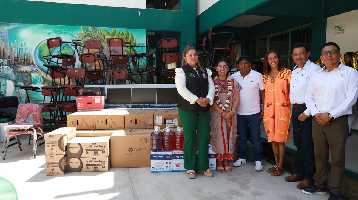 blancaluzmtz's tweet photo. Continuamos nuestro recorrido por la región de la Costa y en esta ocasión visitamos el plantel 10 Zacatepec, entregamos 20 equipos de cómputo, 2 impresoras multifuncionales, lotes de mobiliario, pizarrones, escritorios, material de oficina e insumos básicos para que las y los jóvenes cuenten con las herramientas necesarias para continuar con su formación académica.