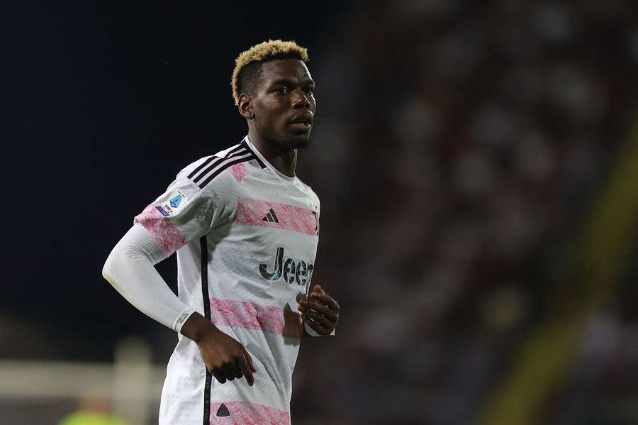 Cruspher's tweet photo. Paul #Pogba has been banned for 4 years for doping.

It looks like the 30-year-old #Frenchman can already retire

#football #EPL #LaLiga #BundesLiga #SerieA #Ligue1 #fifa #fan #FIFA #UEFA #soccer #league #clubs #futbol https://t.co/DzUdy5JX8h