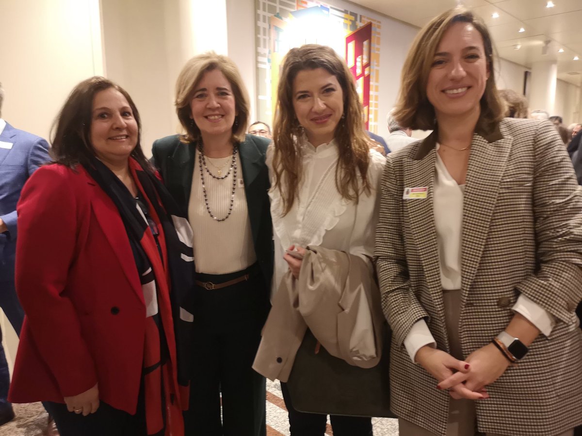 mariancaracuel's tweet photo. @AmparoValcarce1 @GoVillamandos @AndaluciaJunta @BlancaTorrent @ayuncordoba_es @jmbellidoroche @EjercitoTierra #MujeresEnSeguridadyDefensa
¡Gracias @Infodefensa por la invitacion!
#DefensaImporta https://t.co/MTGoT6n0VJ