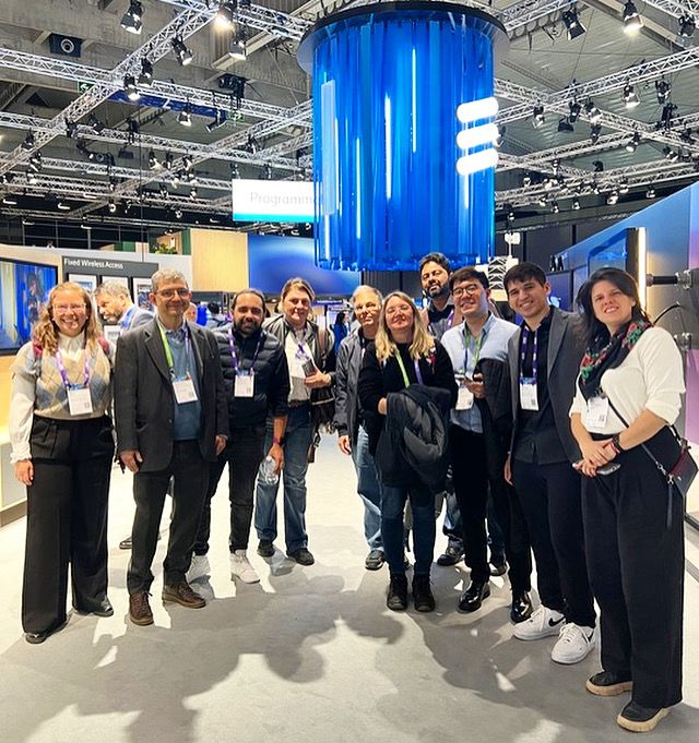 SoftexBr's tweet photo. A revolução gerada pela IA e a busca por novos mercados está no radar das empresas brasileiras  que estiverem presentes no #MWC24, finalizado hoje (29), em Barcelona, Espanha.

Confira esse encontro, acesse 
https://t.co/NoNZbJlQ2Z

​#MWC2024 #Tecnologia #IA #softex https://t.co/XUNRrcoVQC