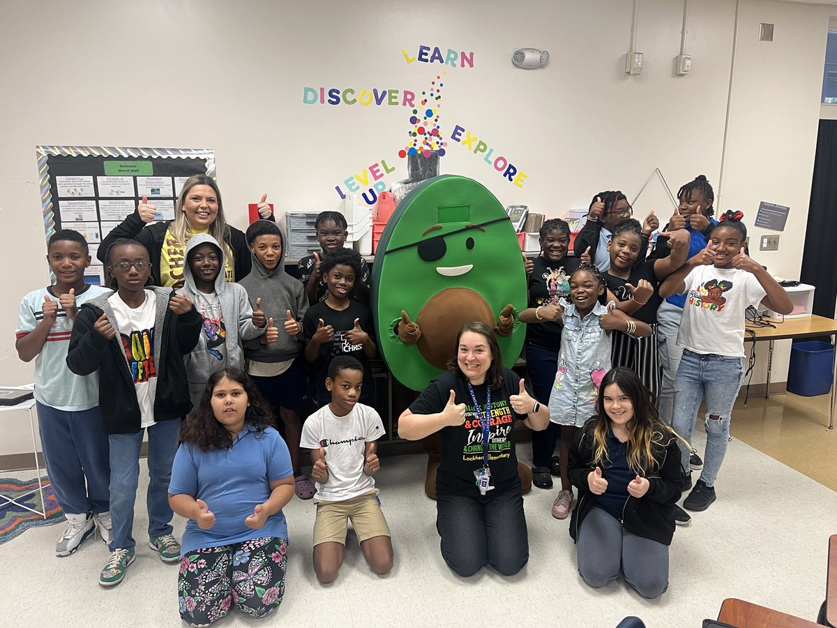Captain Jack visited us today to celebrate our student growth in Success Maker Math! So proud of all our Dolphins 🔒💙🐬🥑 ⁦<a href="/LockhartesO/">@LockhartES_ocps</a>⁩ ⁦<a href="/K5MathOCPS/">ElementaryMath CDL</a>⁩ ⁦<a href="/KiranSingh_OCPS/">Kiran Singh</a>⁩