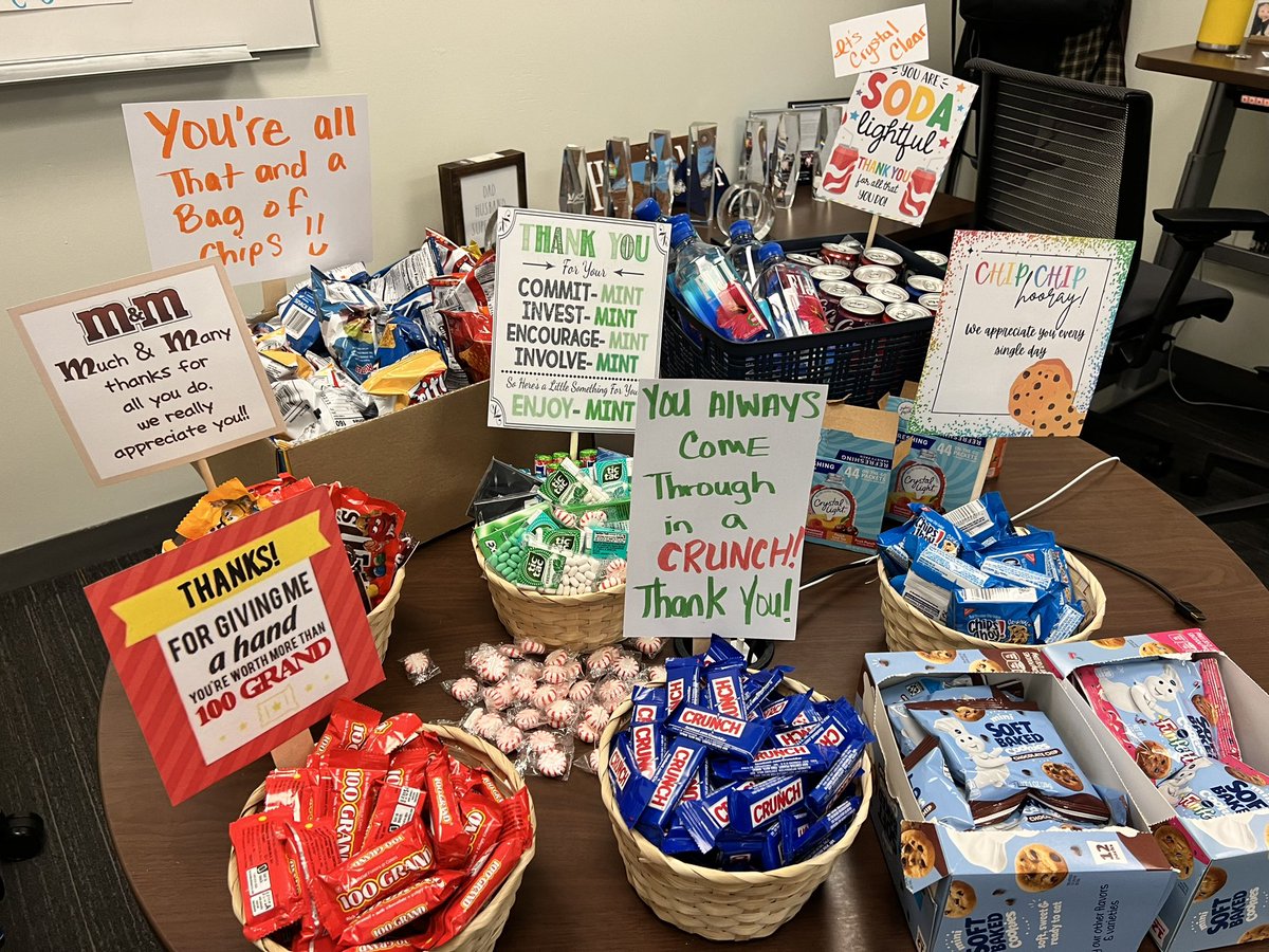 OfficialNTXBiz's tweet photo. Celebrating our North Texas Team during #EAW! 🥳
We believe that our team is the backbone of our success, and it's important to show our appreciation for all the hard work and dedication. So, what better way to celebrate than with some delicious food and treats!#EAW #NTX #OneNTX https://t.co/6EG7yPzt7l