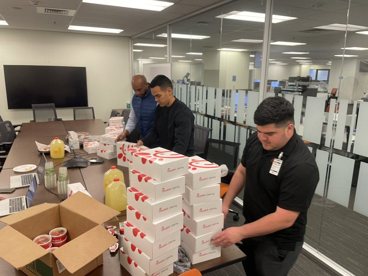 Celebrating our North Texas Team during #EAW! 🥳 We believe that our team is the backbone of our success, and it's important to show our appreciation for all the hard work and dedication. So, what better way to celebrate than with some delicious food and treats!#EAW #NTX #OneNTX