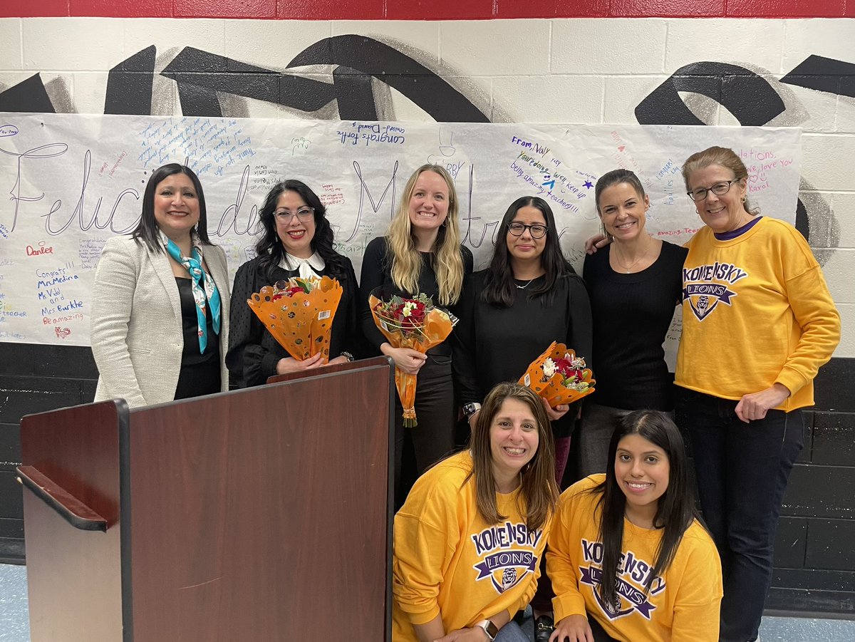 Marie White (@komenskymwhite) on Twitter photo So proud of our First Grade Team being recognized by D100! ❤️ ¡Bien hecho! #KomenskyLionPride <a href="/msvidal4/">Ms. Vidal</a> <a href="/CCTejas/">Diana Medina</a> <a href="/BriannaHeidema/">Mrs.Buhrke</a> So proud of our First Grade Team being recognized by D100! ❤️ ¡Bien hecho! #KomenskyLionPride <a href="/msvidal4/">Ms. Vidal</a> <a href="/CCTejas/">Diana Medina</a> <a href="/BriannaHeidema/">Mrs.Buhrke</a>