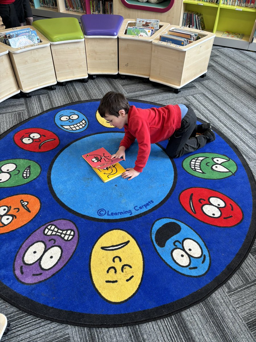 📚✨We are readers! Yesterday we went on a trip to our local library. We listened to a story, made our own books, shared some stories with our friends and pretended to be librarians. We really do love reading! ✨📚 #weareburleywoodhead