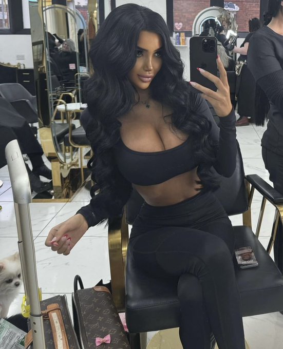 Name the first thing you notice in this pics .. https://t.co/WCOdAfVpLn