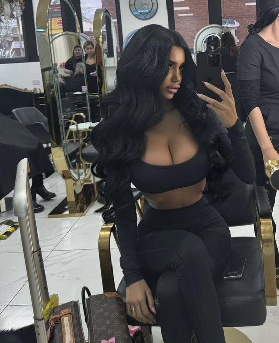 Name the first thing you notice in this pics .. https://t.co/WCOdAfVpLn