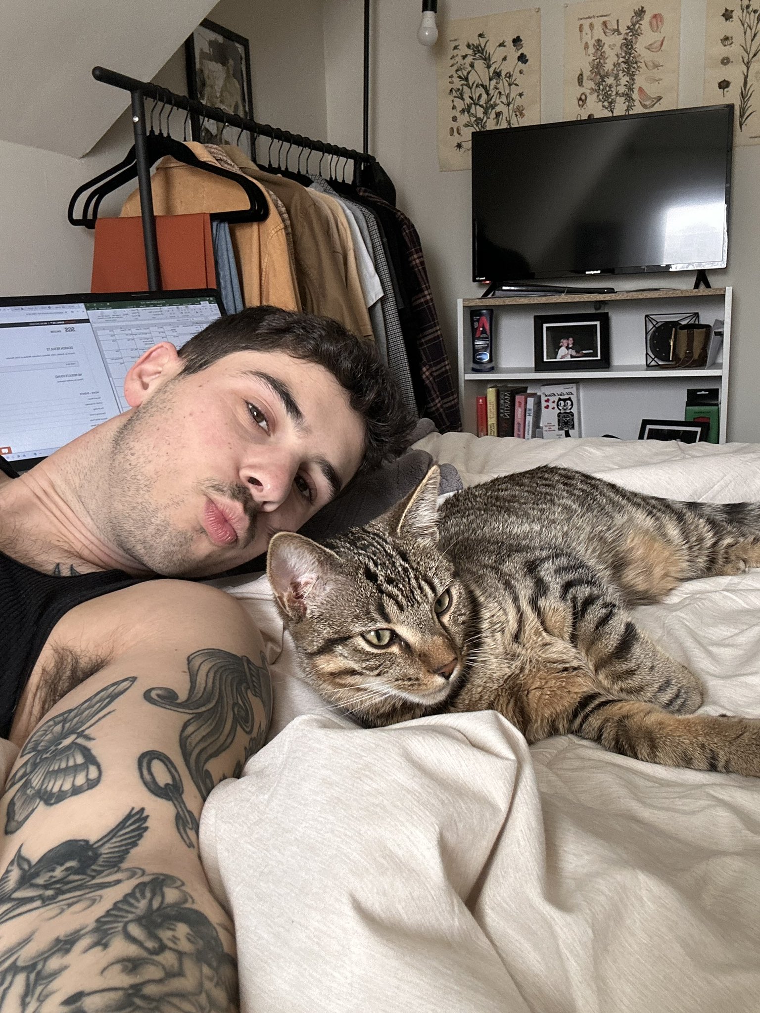 GHiJBz9XwAAdL4j.jpg:large