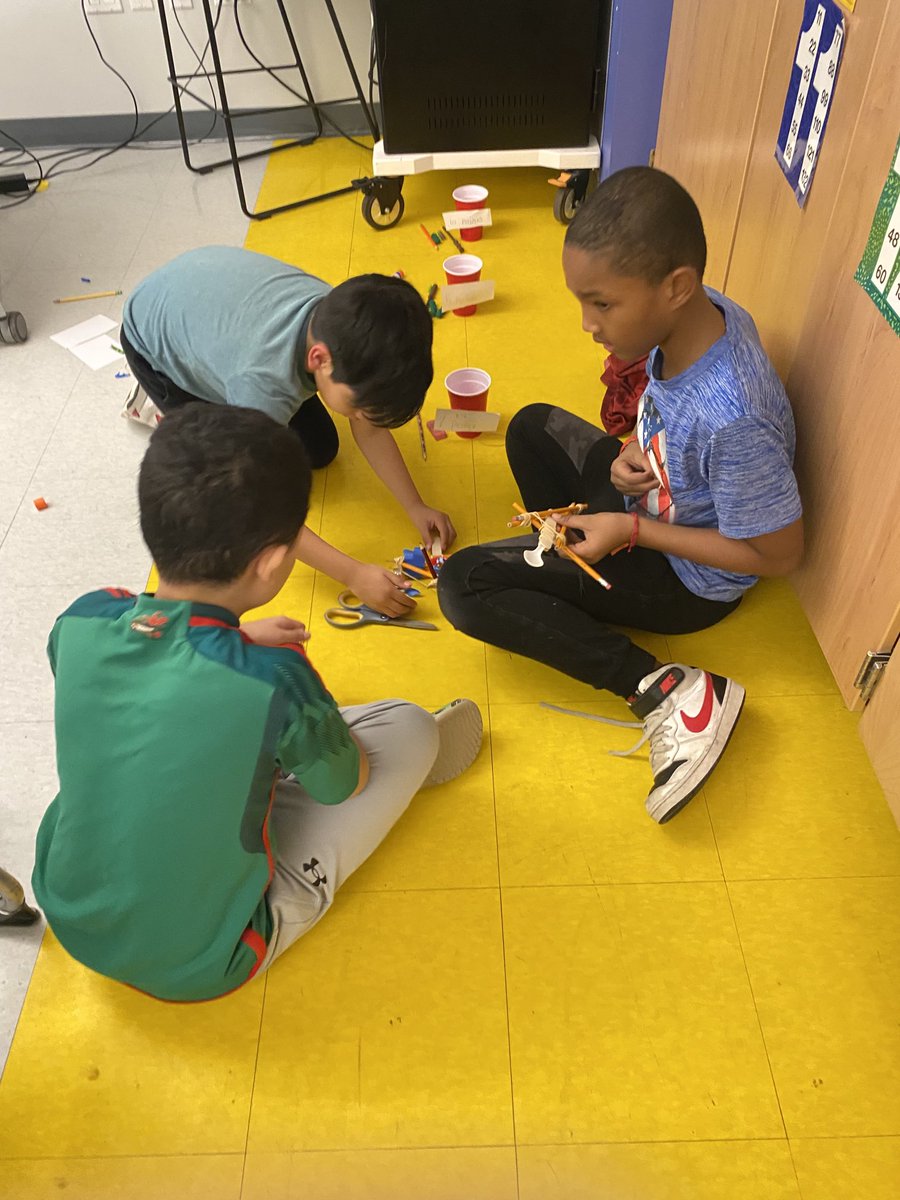 isntitabouttime's tweet photo. Catapult Challenge. Students studied elastic potential energy and used communication and teamwork to design and test catapult prototypes. #BeWES @MilfordSchools 🤔🗣️👂💡 https://t.co/Dom0hzjzfY