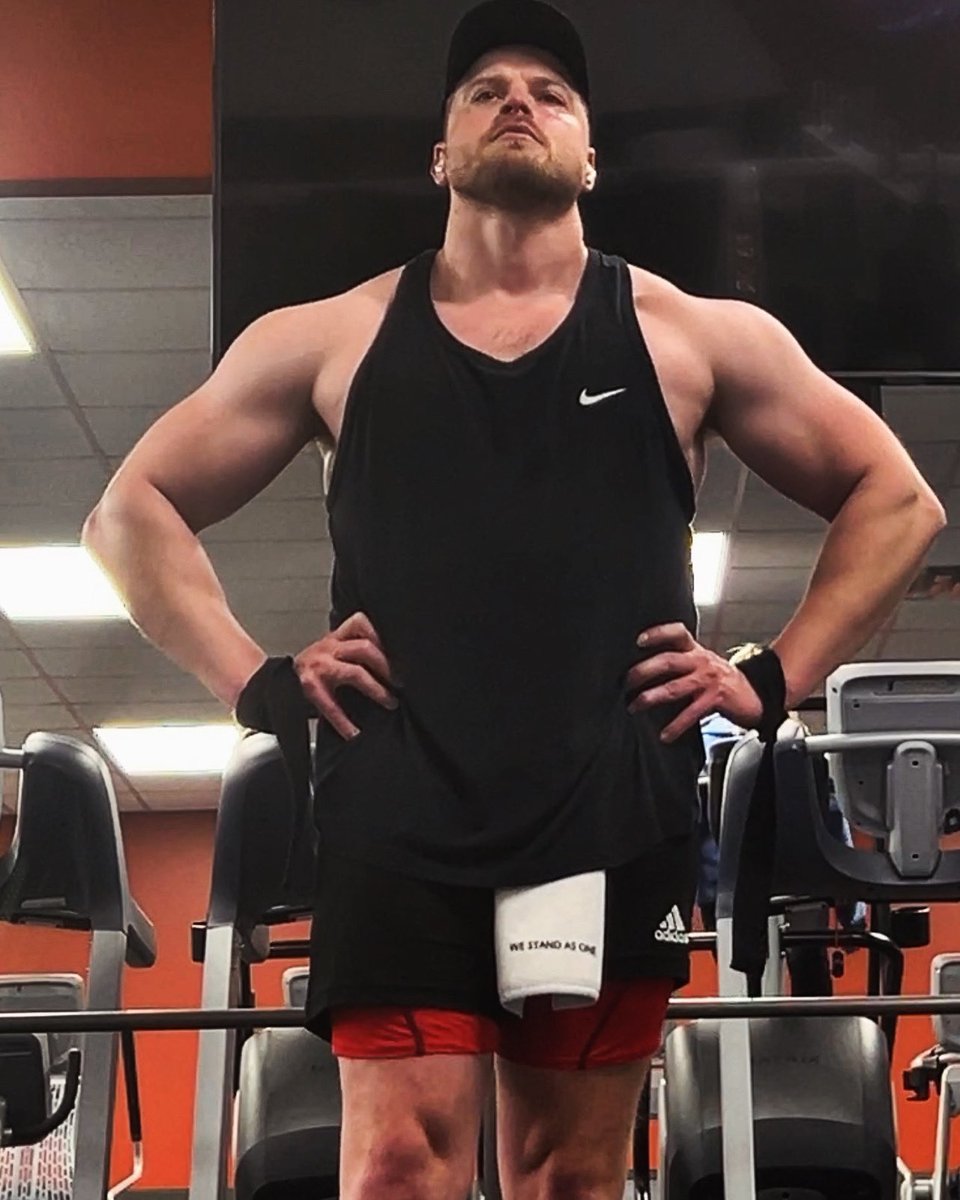 TheBigDaddyA's tweet photo. Work them boulder shoulders😉.
For more click the link in bio 💙🤍 https://t.co/0qlsv7VYvh