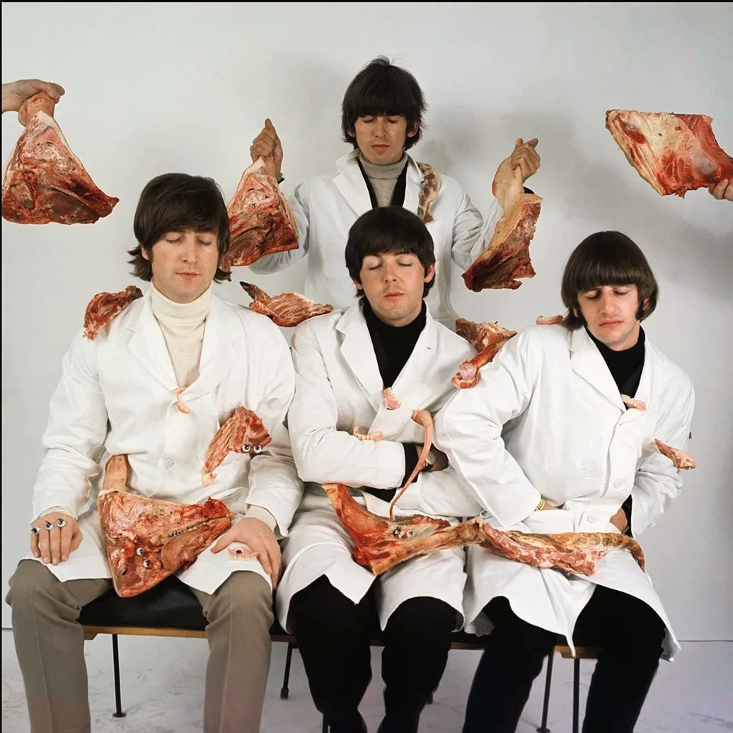 BeatlesSpain's tweet photo. 📷 Sesión del "carnicero"
💿 🇺🇸 'Yesterday... And Today"
👥 Robert Whitaker
📍 Chelsea
🗓 1966
#TheBeatles #RobertWhitaker #YesterdayAndToday #ButcherCover #Butcher #Carnicero #JohnLennon #PaulMcCartney #GeorgeHarrison #RingoStarr #60s #TheBeatlesRevolver #Revolver #Beatles https://t.co/5DYs7blnkP