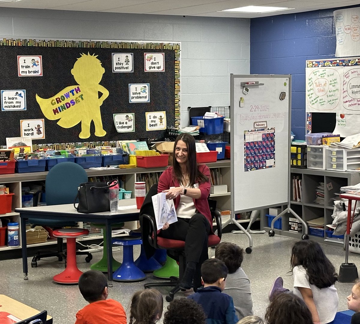 Thank you to Amber Quirk, <a href="/DuPageROE/">DuPage County ROE</a> Superintendent, for coming out to <a href="/Woodridge68/">Woodridge Dist 68</a> to read to our <a href="/Edgewood68/">Edgewood School</a> Kindergarteners! They had a blast!
