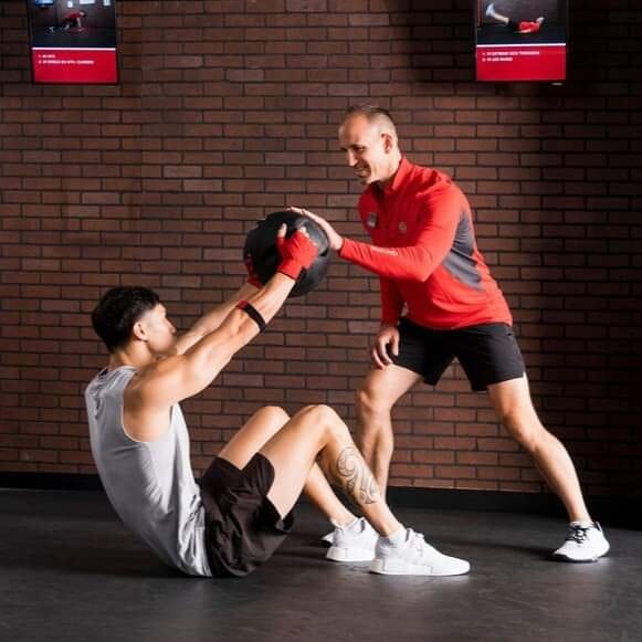 9RoundBrooklyn's tweet photo. 👊 Crush your fitness goals with 9Round kickboxing! Whether you're a beginner or a seasoned athlete, our workouts are adaptable to all fitness levels. Take the first step towards a stronger, healthier you and try it FREE today! #9Round #Kickboxing #FitnessChallenge https://t.co/3QhT2NWDSa