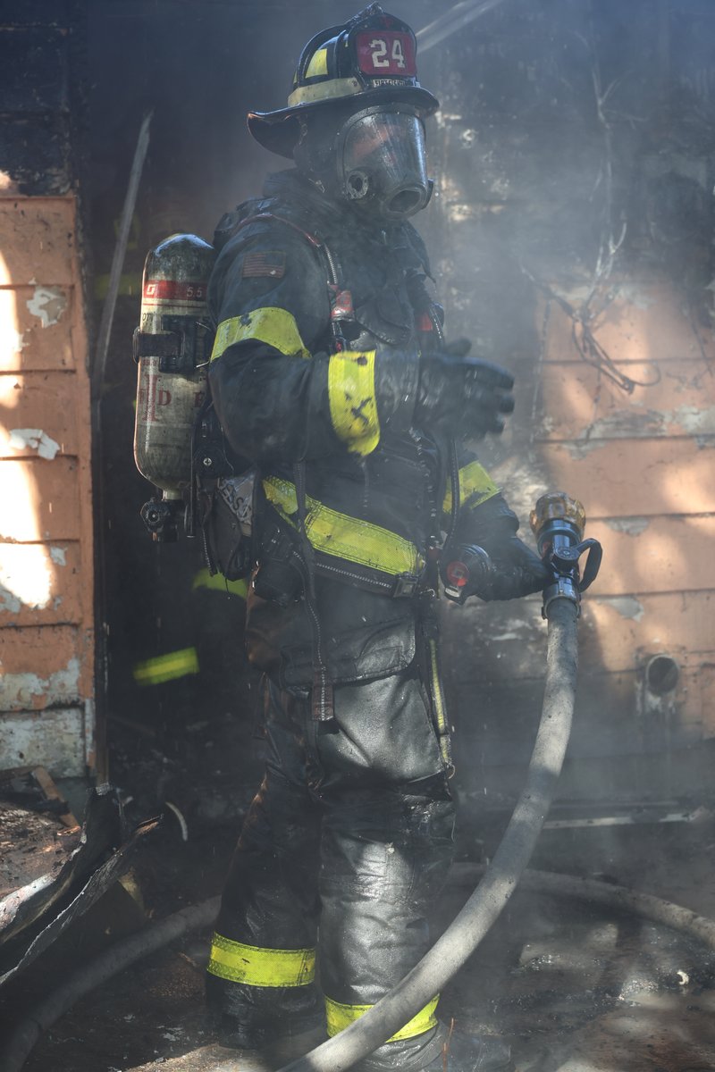 IFD_NEWS's tweet photo. #IFD FF's arrived at 6101 E 40th St to find heavy smoke and fire pushing from the home and made an aggressive attack. Assisted by a crew from #CLFD FF's brought the blaze under control in 15 mins. 1 IFD FF transported to Methodist w/ slight injury. Cause under investigation. https://t.co/tzLhO1mhP4