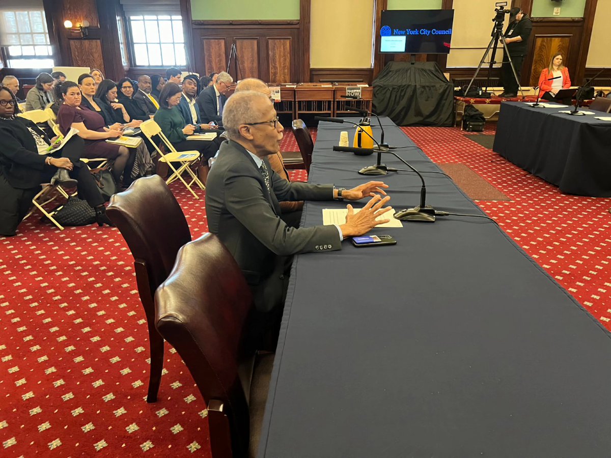 SenatorRJackson's tweet image. Advocating for smaller class sizes began for me as a parent. Leading the CFE lawsuit, we fought for equitable education funding. Now, as State Senator, I continue the battle. Compliance with the #ClassSize Law is vital for our students&apos; success. Let&apos;s prioritize their future.