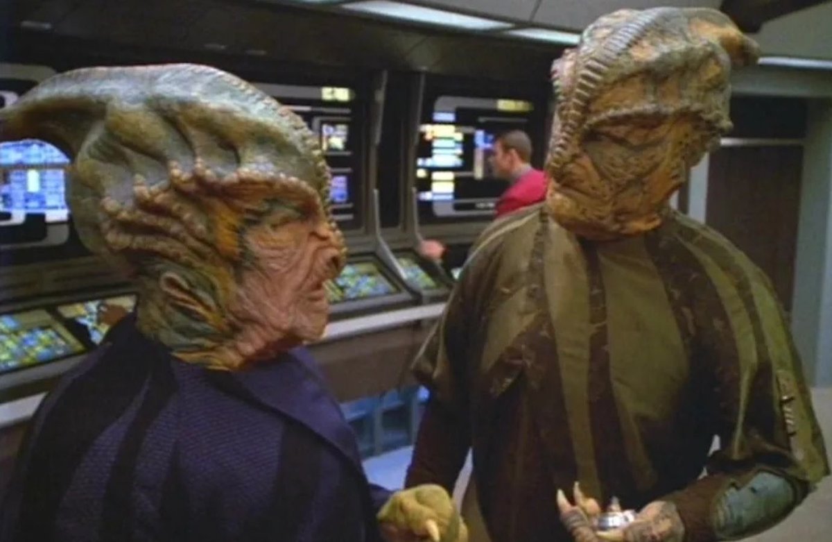 Imagine if CBS didn't suck and NuTrek did a prequel miniseries for VOY 'Distant Origin' that played like the series finale of Jim Henson's 'Dinosaurs' crossed with Interstellar.