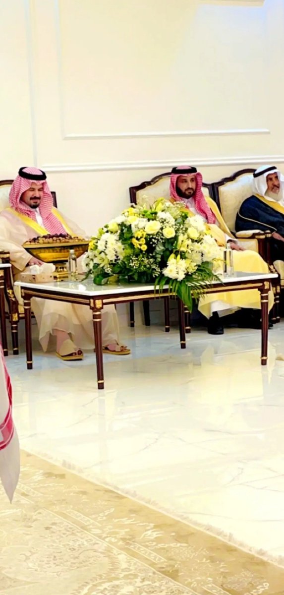 #صور زيارة سمو أمير منطقة المدينة المنورة صاحب السمو الملكي الأمير سلمان بن سلطان بن عبدالعزيز ال سعود للشيخ أحمد بن عايض المندهه شيخ قبيلة بني عزيز من #مطير بمنزله في السويرقية حيث قدم لسموه بيرق الموحد طيب الله ثراه