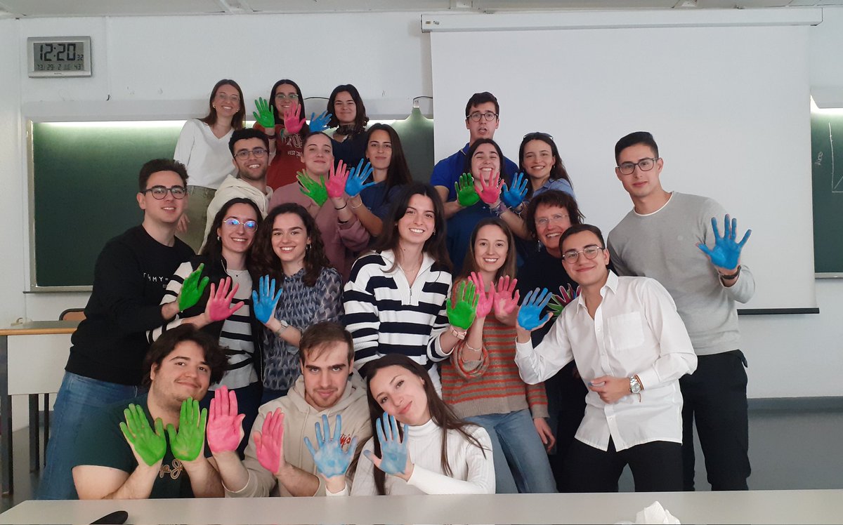 Ada García (@phosphagu) on Twitter photo Los fantásticos estudiantes de Patologia Molecular Humana de Biotec <a href="/UPV/">Universitat Politècnica de València</a> <a href="/ETSIAMN/">AvanzandoContigoETSIAMN</a> se unen a la celebración del #DiaMundialdelasEnfermedadesRaras 💚💜💙 . Reconocen la importancia de conocerlas, visibilizarlas y realizar investigación para poder encontrar terapias. Los fantásticos estudiantes de Patologia Molecular Humana de Biotec <a href="/UPV/">Universitat Politècnica de València</a> <a href="/ETSIAMN/">AvanzandoContigoETSIAMN</a> se unen a la celebración del #DiaMundialdelasEnfermedadesRaras 💚💜💙 . Reconocen la importancia de conocerlas, visibilizarlas y realizar investigación para poder encontrar terapias.