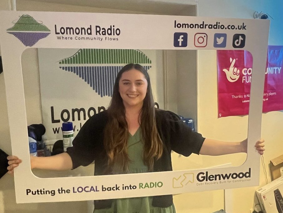 Great to welcome @livdawnofficial to the Lomond Radio studio tonight. Listen again by heading to the website or app! #lomondradio #localradio #communityradio