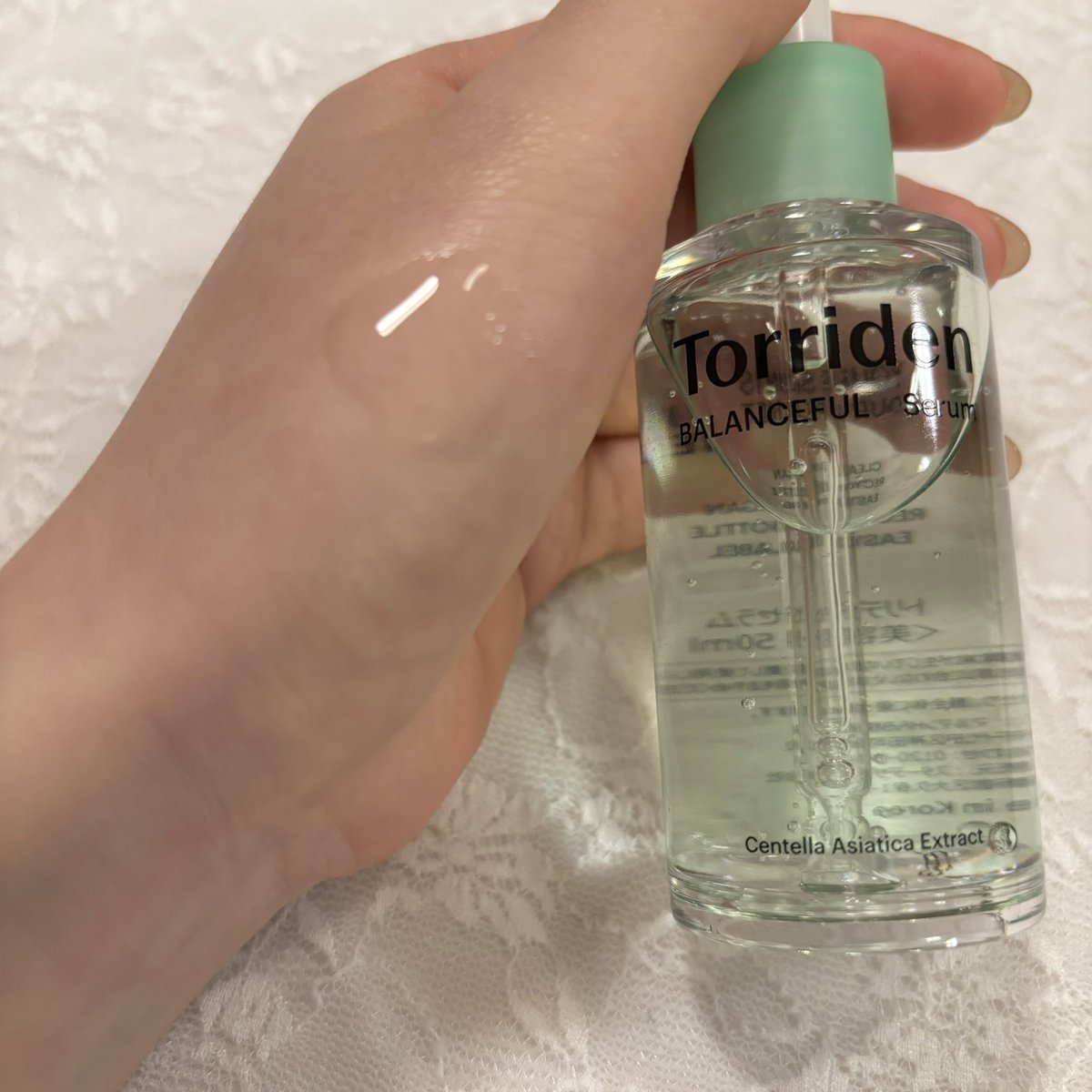 mmmmiko11's tweet photo. トリデン(@torriden_jp )のバランスフルシカセラムとトナーパッド🤍
鎮静効果があるシカ成分が5つも配合されていて、毎日のお肌ケアにぴったり。
セラムは塗った時にすっと馴染む使い心地が良い🌿
トナーパッドは朝のメイク前に使って優しく角質ケアしてる！
 #PR  #トリデン https://t.co/ivu8SeB3yU