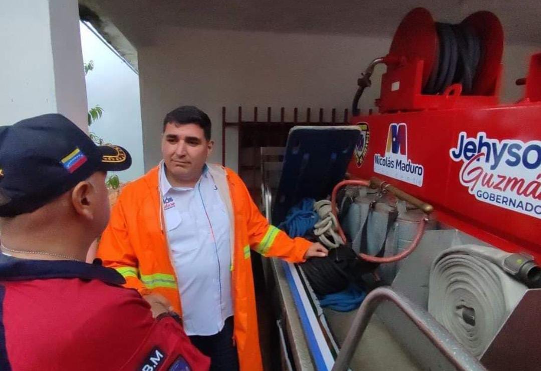 Sofi_256lp's tweet photo. #29Feb || Bomberos merideños agradecen al gobernador @JEHYSONGUZMAN por su gestión, que permitió dar una atención eficaz a las emergencias durante el 2023.

#VenezuelaAntiimperialista https://t.co/PAPXdEKmPB