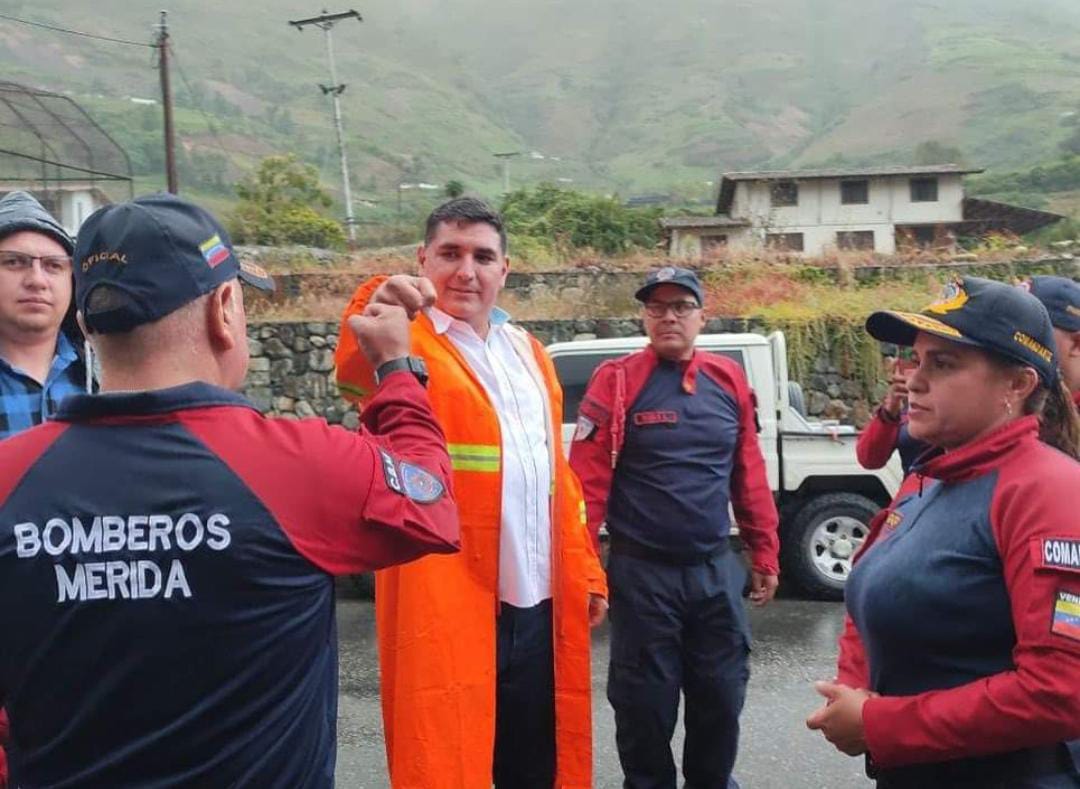 Sofi_256lp's tweet photo. #29Feb || Bomberos merideños agradecen al gobernador @JEHYSONGUZMAN por su gestión, que permitió dar una atención eficaz a las emergencias durante el 2023.

#VenezuelaAntiimperialista https://t.co/PAPXdEKmPB