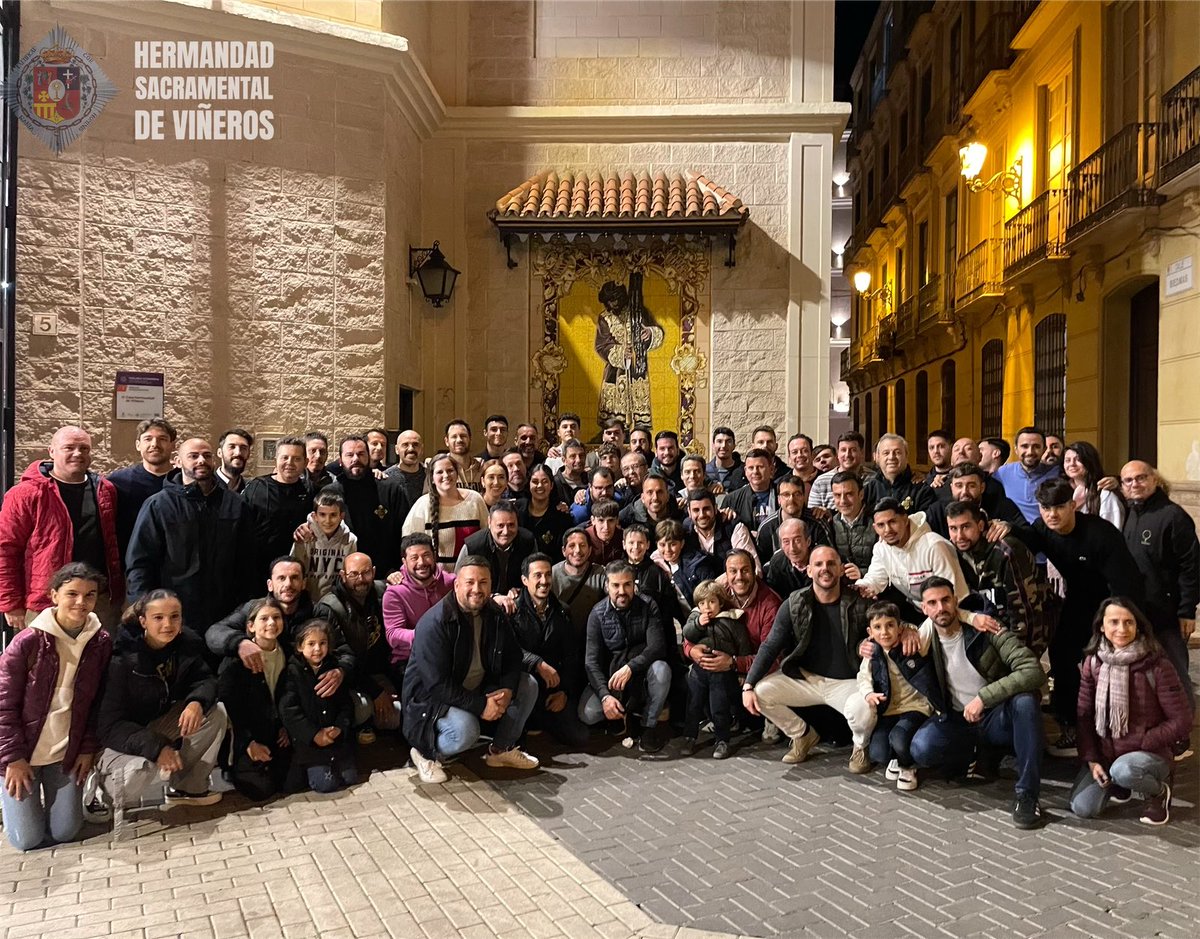 correonistas's tweet photo. 📣 Finaliza el primer ensayo de los correonistas del trono de Nuestro Padre Jesús Nazareno de Viñeros.

¡28 días para un nuevo Jueves Santo!

#CofradíasMLG https://t.co/a6MuOPTA3R