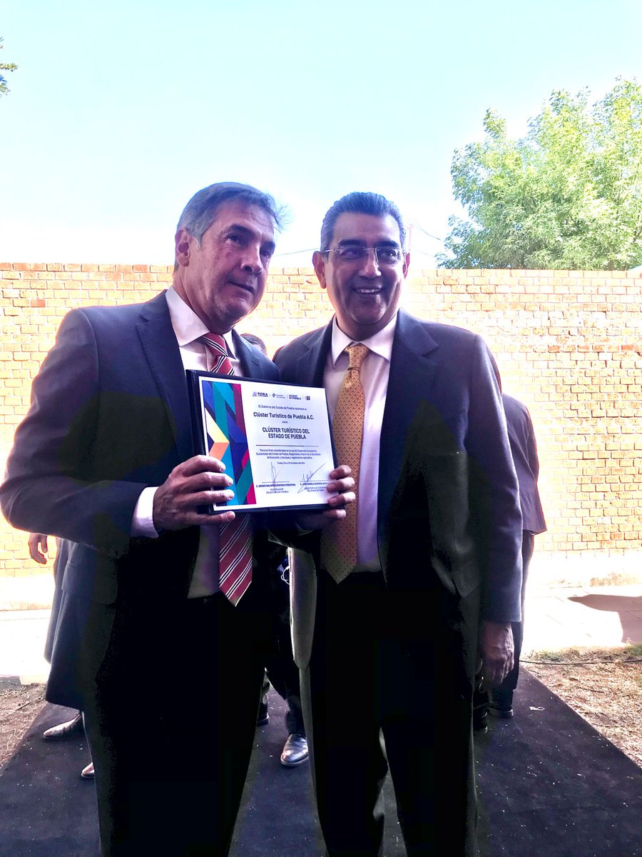 Nuestro presidente Alexander Gehrke , ha recibido el reconocimiento oficial de Clúster Turístico Del Estado de Puebla 💯 a manos del gobernador <a href="/SergioSalomonC/">Sergio Salomón</a> 
¡OFICIALMENTE SOMOS CLÚSTER TURÍSTICO DEL ESTADO DE PUEBLA! 🥳✨💙