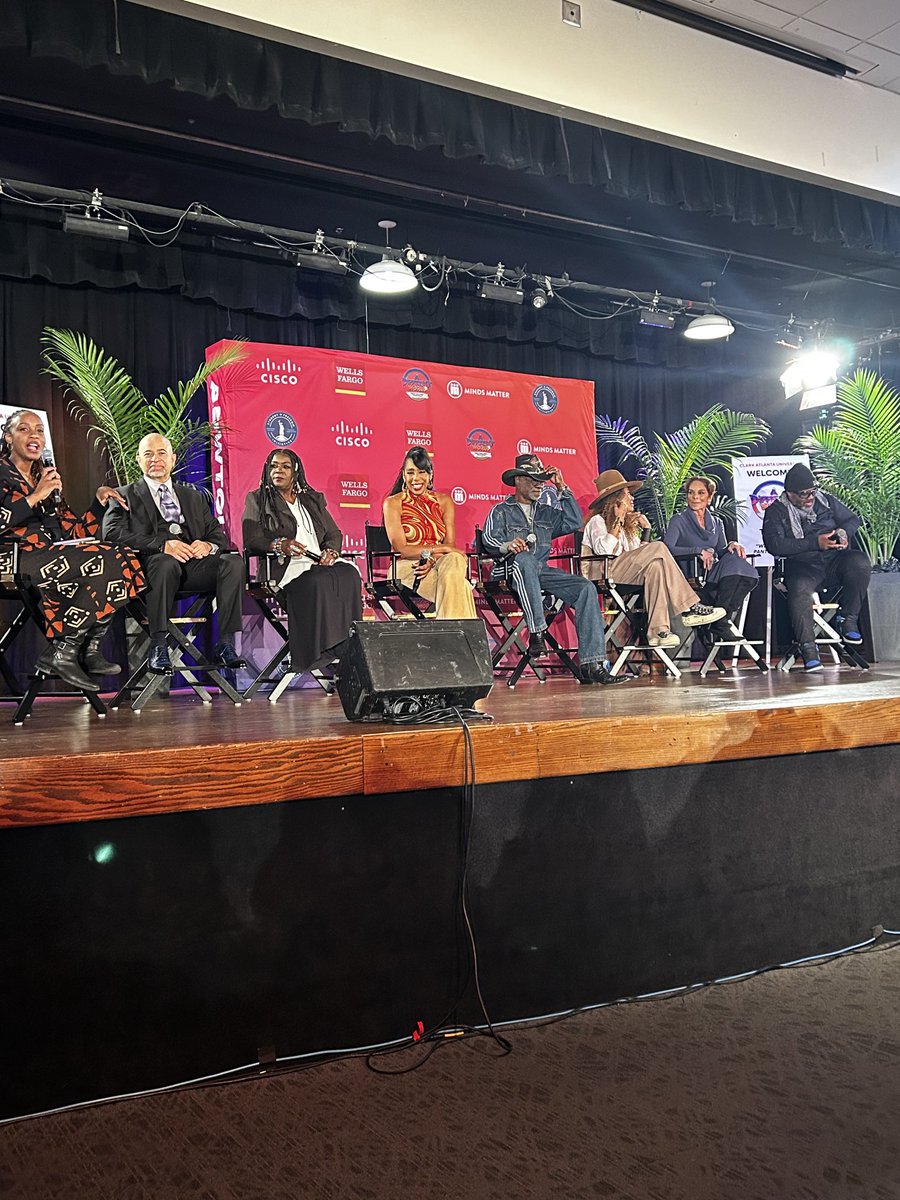 PatriceSnow's tweet photo. “A Different World” was one of my favorite shows as a child and watching it as an adult, it has stood the test of time. It was an honor to attend their first stop in their 10 city reunion tour at the AUC in Atlanta. #studentfreedominitiative https://t.co/uz82zfk7Zi