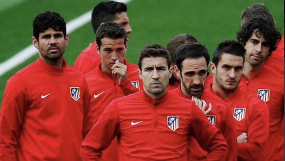 MarioOjeda724's tweet photo. Gente que se dejaba la piel en el campo, en cada jugada, que defendían como si les fuese la vida en ello

Eran capaces de todo y algunos no tenían nada de renombre internacional
Imposible no echarles de menos… https://t.co/BwpMpG9BkT