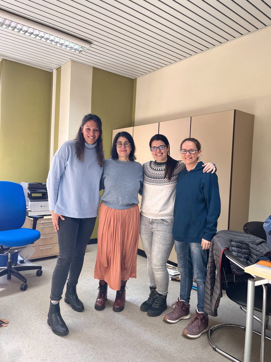 EscolaRamonPont's tweet photo. Avui hem pogut visitar la Lemgo Grundschule, una altra escola de Berlin amb un projecte de música molt bonic i cohesionador. Agraïm l'hospitalitat de la directora i del seu equip de mestres que fan una feina imprescindible al barri on estan. #MCESAMTILC #ESAMTILC #CETE+ #ERASMUS+ https://t.co/if5fzos3XS
