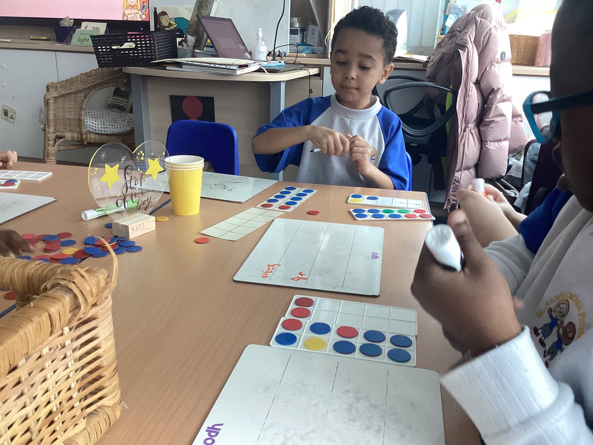 MissClegg2025's tweet image. Alder worked well independently using ‘Make 10’ to add 1 digit numbers and record their equations! @NCETM #make10@stannesliv