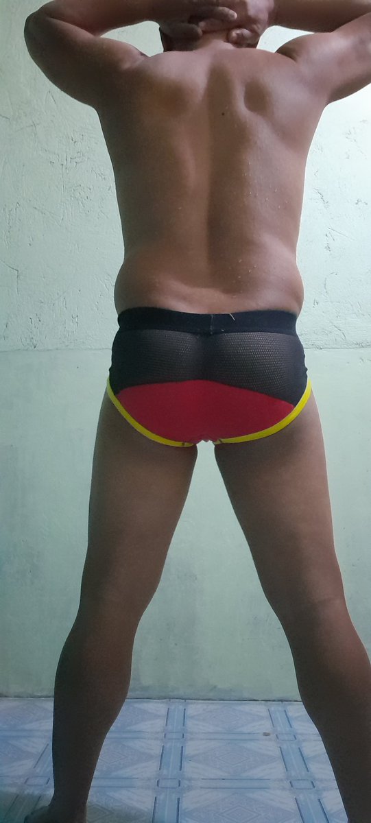 StrikeBrew's tweet photo. Touch my back and butt. https://t.co/wmHvMMxDBE