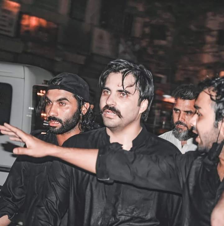 بانی فکس اٹ و سابق ایم این اے عالمگیر خان بروز جمعہ، رات 8 بجے اپنے دفتر پہنچیں گے، آپ سے شرکت کی درخواست ہے
#مینڈیٹ_چور_بےشرم_لوگ