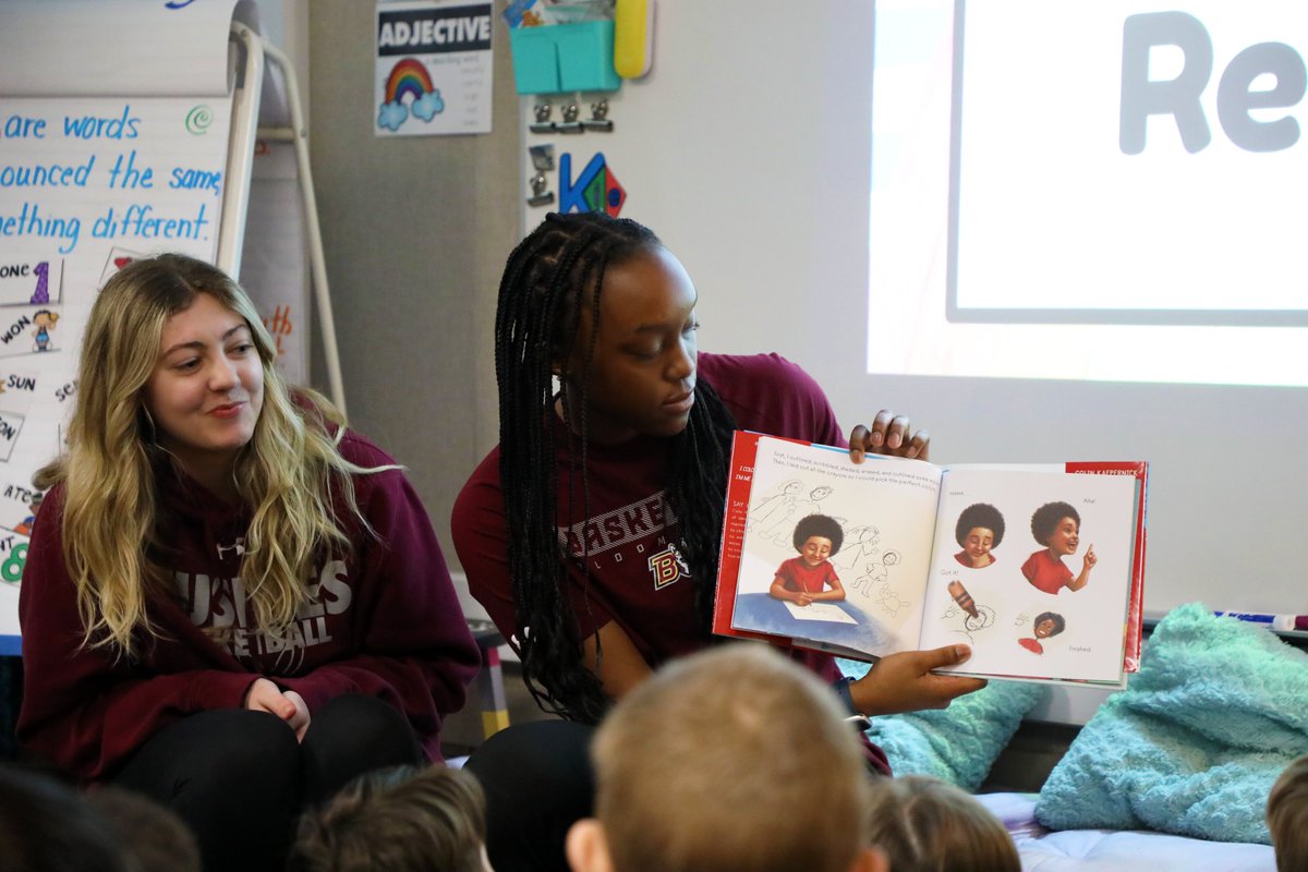 BloomsburgU's tweet image. Read with the Huskies at Bloomsburg Memorial Elementary School 📖🐾 #HuskyUnleashed #BloomOnward #BlackHistoryMonth #community #literacy #children #book 

📸➡️ flic.kr/s/aHBqjBfXN8