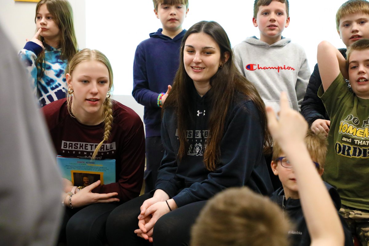 BloomsburgU's tweet image. Read with the Huskies at Bloomsburg Memorial Elementary School 📖🐾 #HuskyUnleashed #BloomOnward #BlackHistoryMonth #community #literacy #children #book 

📸➡️ flic.kr/s/aHBqjBfXN8